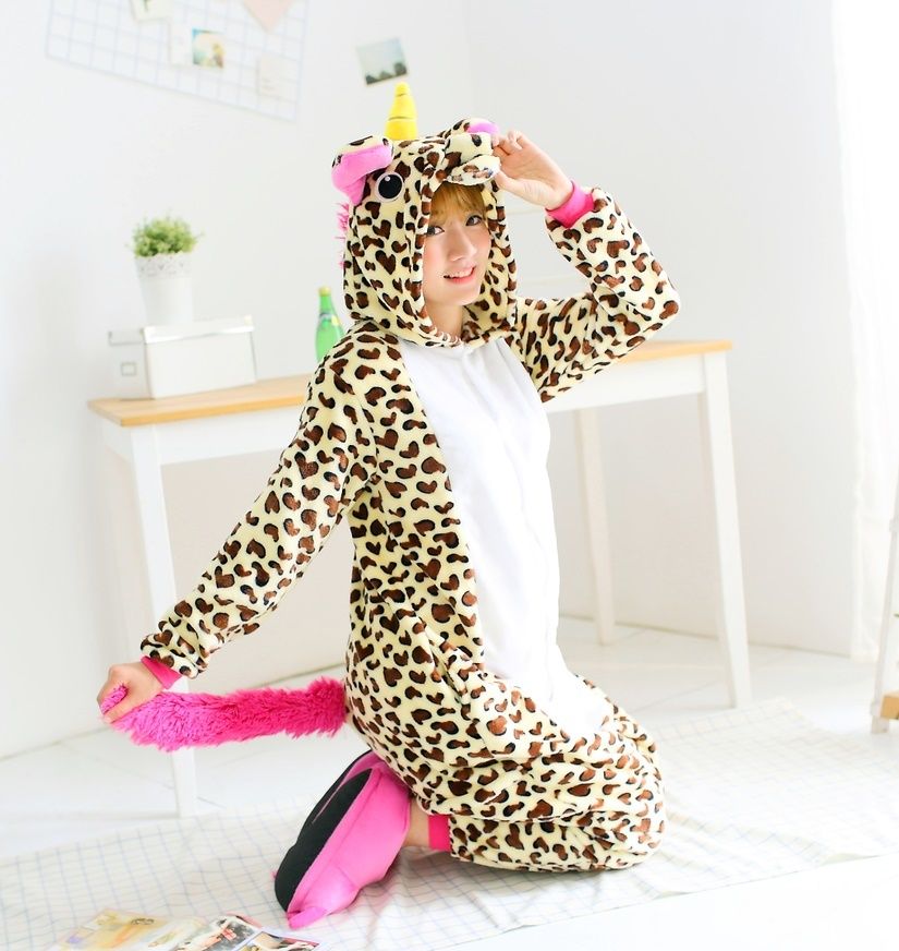 Подари пижаму. Фланель леопард. Леопард Единорог. Кигуруми купить леопардовый. Что подарить с пижамой.